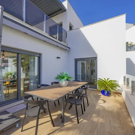 Villa 23 *